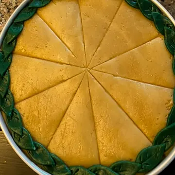 Torta com trança de massa na borda